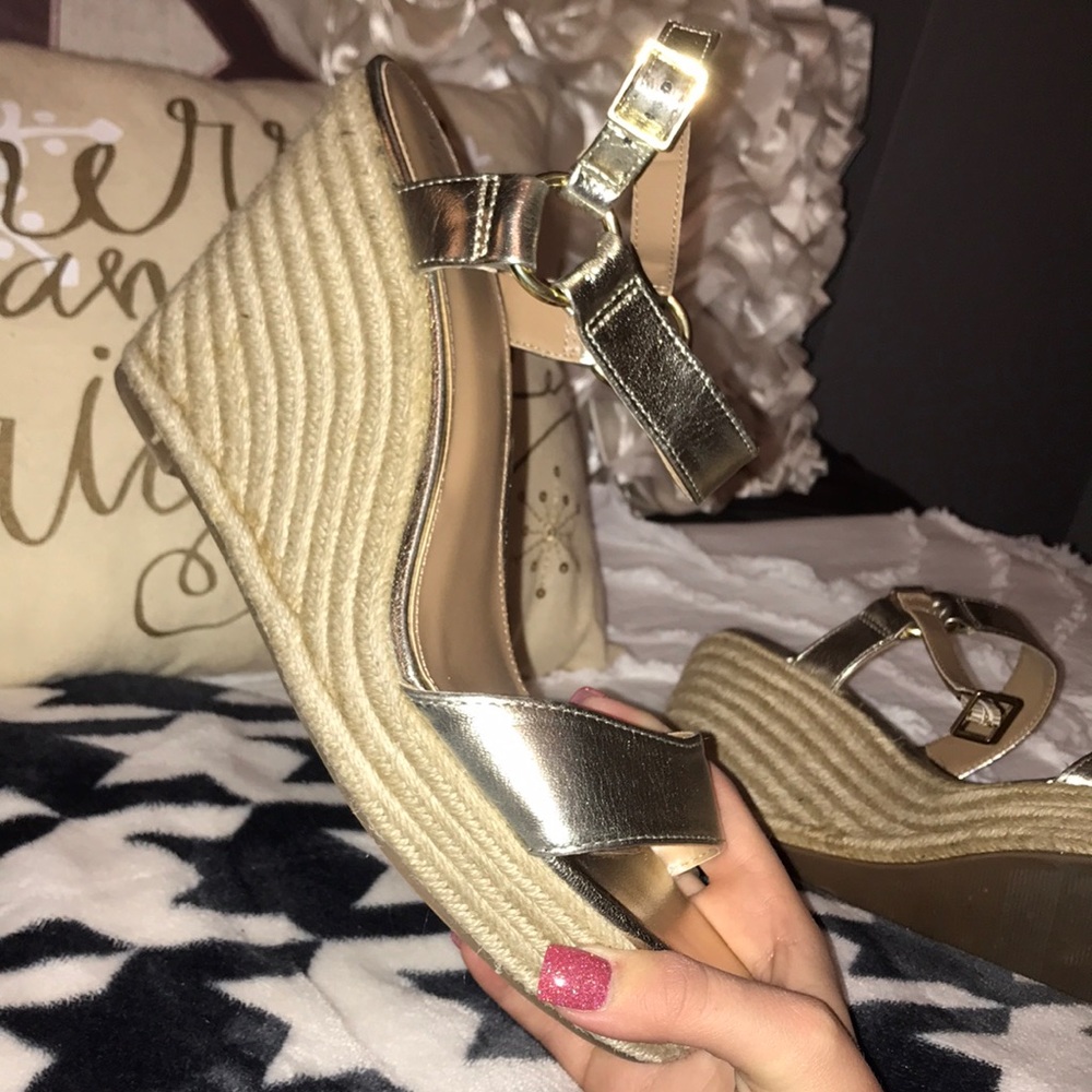 shoes - Picture 3 of 3